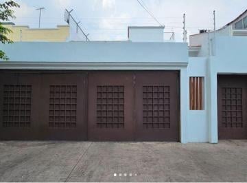 Casa de 3 habitaciones, Zapopan · Casa en Venta Ciudad del Sol
