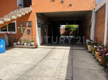 Casa · 282m² · 3 Recámaras · 4 Estacionamientos · Casa en Zona Arbolada con Bonita Vista en Pueblo San Mateo Tlaltenango