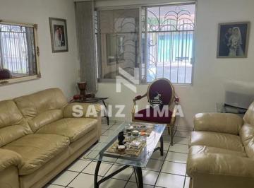 Casa de 3 habitaciones, Celaya · Zona de Oro Ii: Amplia Casa Céntrica a un Magnífico Precio