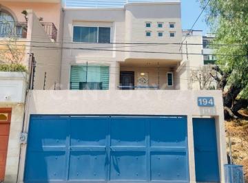 Casa · 264m² · 4 Recámaras · 2 Estacionamientos · Casa en Venta en Jardines de Bellavista, Tlalnepantla, Mex.