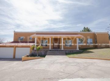 Casa · 400m² · 4 Recámaras · 6 Estacionamientos · Casa en Venta en Campestre del Bosque, Chihuahua Chih.