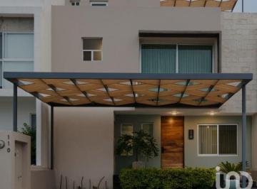 Casa · 174m² · 3 Recámaras · 2 Estacionamientos · Venta Casa en Zibata