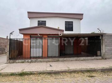 Casa · 244m² · 5 Recámaras · 3 Estacionamientos · Casa en Venta en Fuentes Mares, Chihuahua Chih.