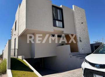 Casa · 359m² · 3 Recámaras · 2 Estacionamientos · Casa en Venta La Espiga Queretaro