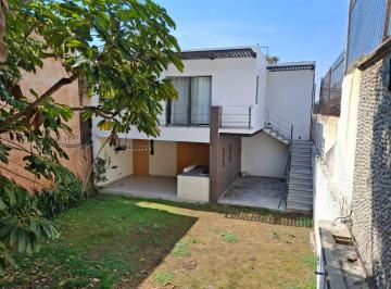 Casa · 120m² · 4 Recámaras · 2 Estacionamientos · Venta de Casa Sola con Bungalow en Lomas de Cuernavaca, Morelos