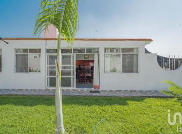 Casa · 194m² · 2 Recámaras · 2 Estacionamientos · Casa en Venta de un Nivel