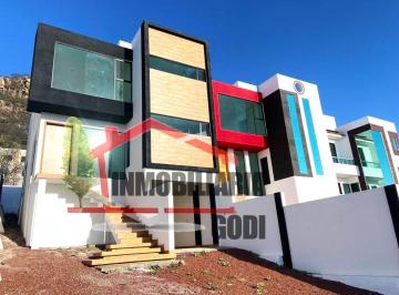 Casa de 4 habitaciones, San Juan del Río · Casa Nueva de 3 Pisos 4 Recamaras 4 Baños Terreno Excedente y Vista Panorámica.