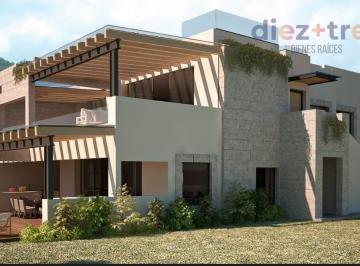 Casa de 4 habitaciones, Valle de Bravo · Casa en Venta en Valle de Bravo