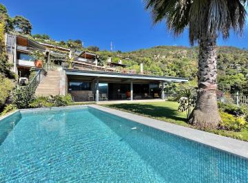 Casa · 642m² · 5 Recámaras · 4 Estacionamientos · Casa con Espectacular Vista Al Lago en Valle de Bravo
