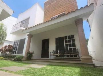 Casa · 321m² · 5 Recámaras · 2 Estacionamientos · Casa - Fraccionamiento Las Fincas