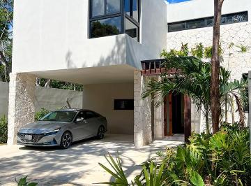 Casa · 363m² · 4 Recámaras · 2 Estacionamientos · Casa de 4 Recàmaras a Solo 5 Minutos de La Zona Arqueologica de Tulum