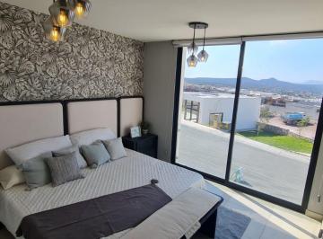 Casa · 160m² · 3 Recámaras · 2 Estacionamientos · Casa en Venta Zibata, 3 Recámaras con Baño Completo, Roof Garden.