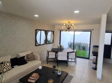 Casa · 131m² · 3 Recámaras · 2 Estacionamientos · Casa en Venta Zibata, 3 Recámaras con Baño Completo, Roof Garden.