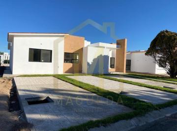 Casa de 4 habitaciones, San Juan del Río · En Venta Casa Fracc. El Porvenir con Terreno 942 m²