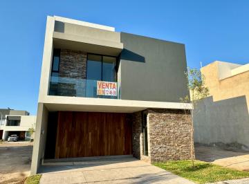 Casa de 4 habitaciones, Zapopan · Casa en Venta en Solares Coto Altanza