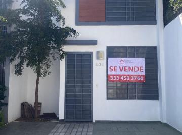 Casa de 4 habitaciones, Tlajomulco de Zúñiga · Venta
