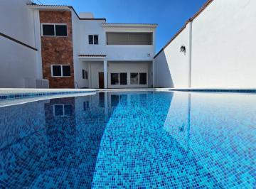 Casa · 173m² · 3 Recámaras · 2 Estacionamientos · Casa con Alberca y Seguridad en Fraccionamiento de Tequesquitengo