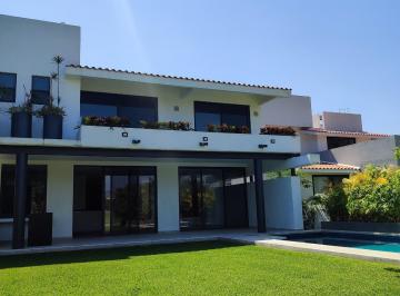 Casa · 410m² · 4 Recámaras · 3 Estacionamientos · Casa - Fraccionamiento Paraíso Country Club
