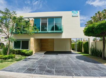 Casa de 4 habitaciones, Zapopan · Casa en Renta en Puerta de Hierro