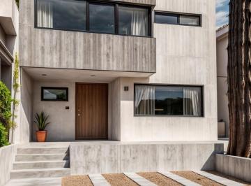 Casa de 3 habitaciones, Corregidora · Casa en Venta en El Condado, 3 Recamaras, Estudio, Jardín, Sala de Tv, Seguridad