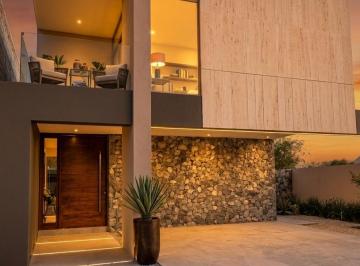 Casa de 3 habitaciones, Saltillo · Casa de 265 m² con Recámara en Planta Baja en Venta, Los González