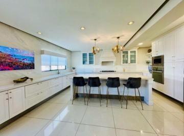 Casa · 438m² · 4 Recámaras · 2 Estacionamientos · Casa en Venta en Puerta de Hierro