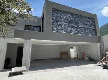 Casa · 396m² · 4 Recámaras · 3 Estacionamientos · Hermosa Casa en Venta en Las Caleras, Carretera Nacional