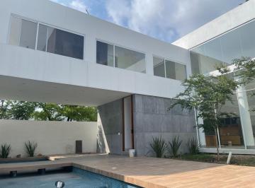 Casa · 459m² · 3 Recámaras · 3 Estacionamientos · Hermosa Casa en Venta en Lania Residencial, Carretera Nacional