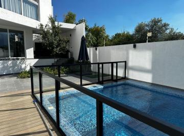 Casa · 691m² · 4 Recámaras · 3 Estacionamientos · Casa en Venta en Santa Isabel