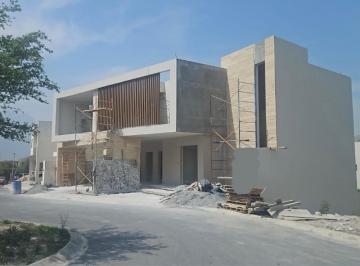 Casa · 577m² · 4 Recámaras · 3 Estacionamientos · Casa en Vente Zona Valle Poniente