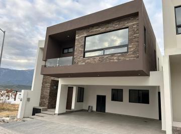 Casa · 380m² · 3 Recámaras · 3 Estacionamientos · Hermosa Residencia en Venta en Bosques de Las Misiones