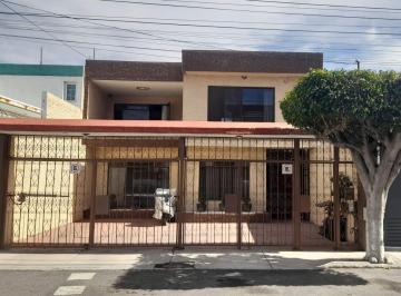 Casa · 273m² · 4 Recámaras · 3 Estacionamientos · Casa de Oportunidad en Jardines de La Hacienda, Querétaro