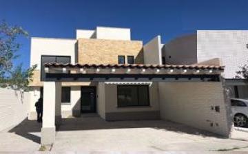 Casa de 5 habitaciones, El Marqués · Casa en Venta Mayorazgo Residencial El Marqués Querétaro