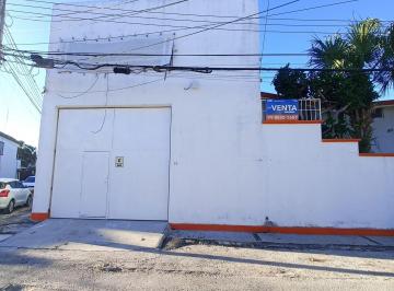 Casa · 225m² · 3 Recámaras · 2 Estacionamientos · Propiedad con Uso de Suelo Mixto (Cuenta con Área de Oficina, Recepción y Bodega) en Cancún
