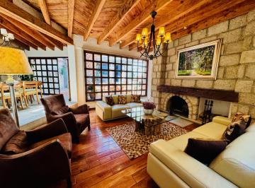 Sala · Casa Estilo Ecléctico Mexicano