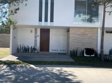 Casa de 4 habitaciones, Zapopan · Casa a Estrenar en Privanza Residencial. en Venta o Renta