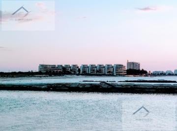 Departamento · 256m² · 4 Recámaras · 2 Estacionamientos · Departamento en Telchac Puerto