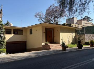 Casa de 4 habitaciones, Alvaro Obregón · Casa con Jardín ¡Jardines del Pedregal Te Espera con Esta Residencia de Época!