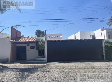 Casa · 490m² · 3 Recámaras · 3 Estacionamientos · Casa en Venta con Espectacular Vista Al Campo Golf