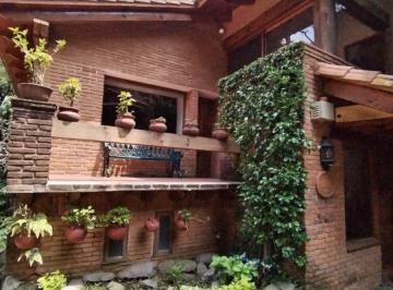 Casa · 400m² · 4 Recámaras · 4 Estacionamientos · Casa en Venta en Fraccionamiento Fontana Valle de Bravo