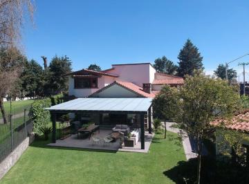 Casa · 686m² · 2 Recámaras · 4 Estacionamientos · Venta de Casa en El Club de Golf San Carlos
