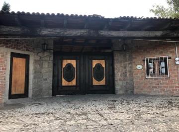 Casa · 1154m² · 5 Recámaras · 8 Estacionamientos · Casa en Venta en Cacalomacan