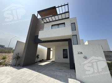 Casa · 223m² · 3 Recámaras · 2 Estacionamientos · Casa en Solana Residencial Dominio Cumbres