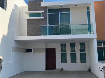 Casa · 3 Recámaras · 2 Estacionamientos · Casa en Renta en Real de Valle