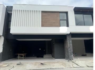 Casa · 265m² · 3 Recámaras · 2 Estacionamientos · Casa en Brisas del Vergel