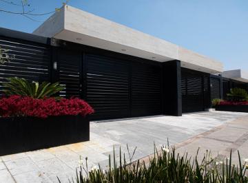 acceso independiente · Extraordinaria Casa en Renta en Lomas Country