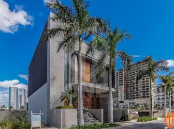 Casa · 637m² · 4 Recámaras · 5 Estacionamientos · Casa - Puerto Cancún