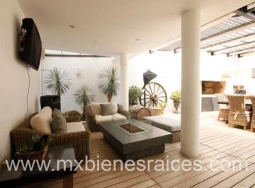 Casa · 1100m² · 3 Recámaras · 5 Estacionamientos · Espectacular Residencia Lomas Country