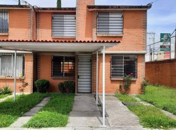 Fachada y cochera para dos autos · Casa Semi Amueblada en Renta con Habitación en Planta Baja en Camino Real a Cholula