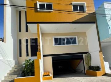 Casa · 451m² · 3 Recámaras · 6 Estacionamientos · Residencia Nueva en Hogares de Nuevo México, Zapopan.